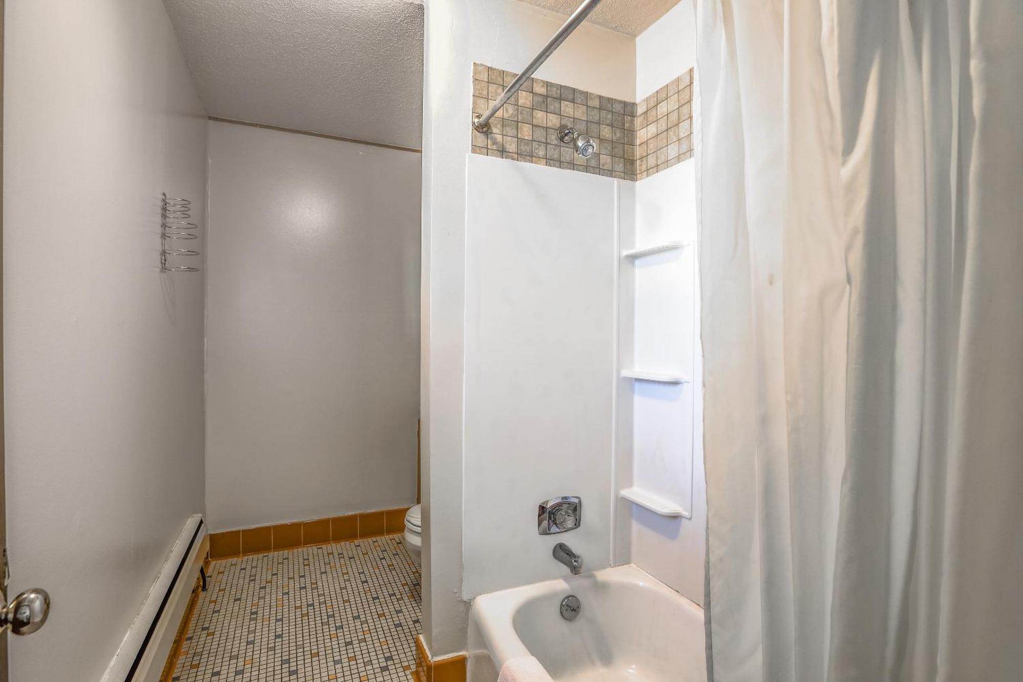 Love Hotels Silver Street By Oyo At Hurley Wi المظهر الخارجي الصورة