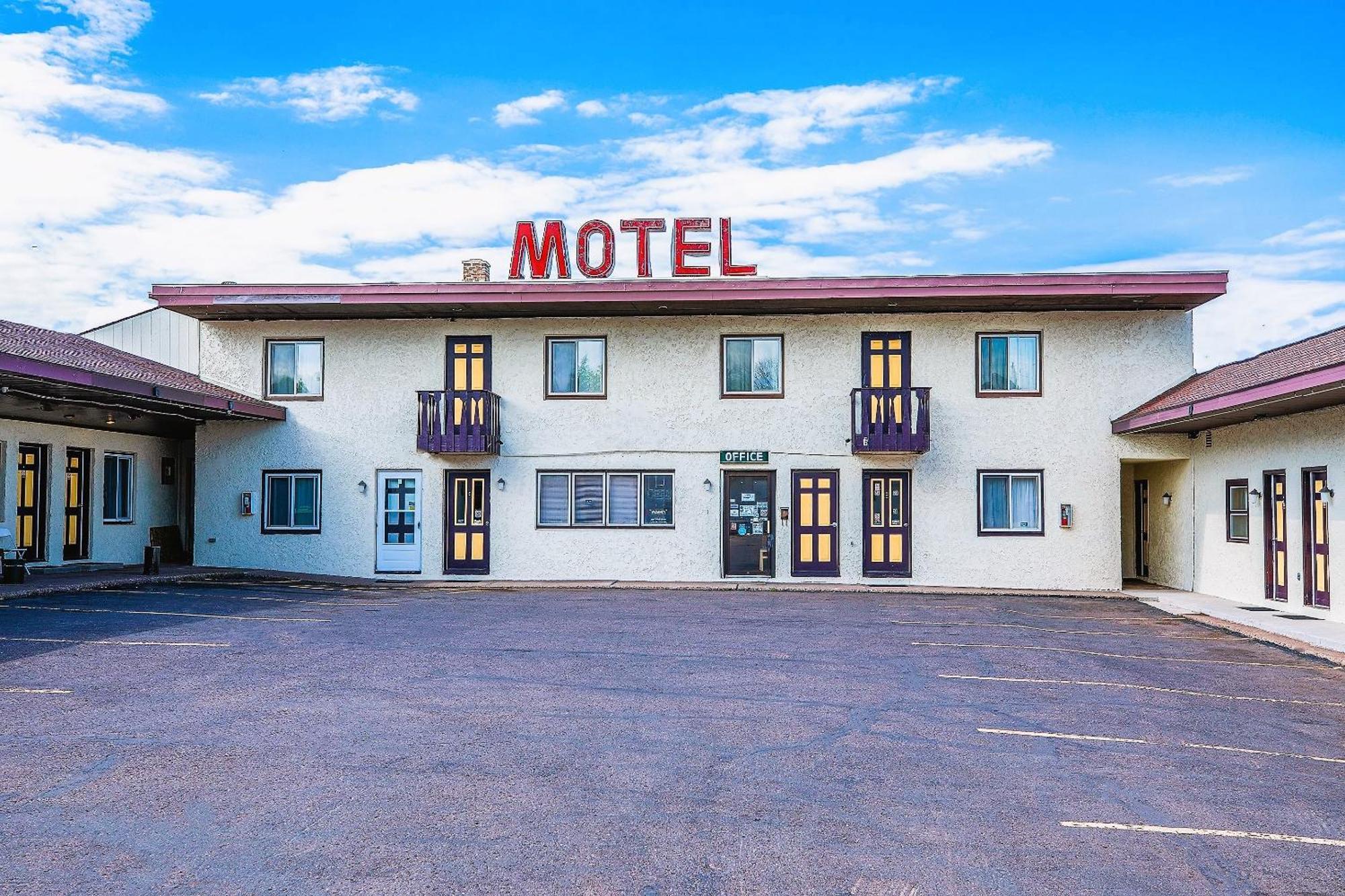 Love Hotels Silver Street By Oyo At Hurley Wi المظهر الخارجي الصورة