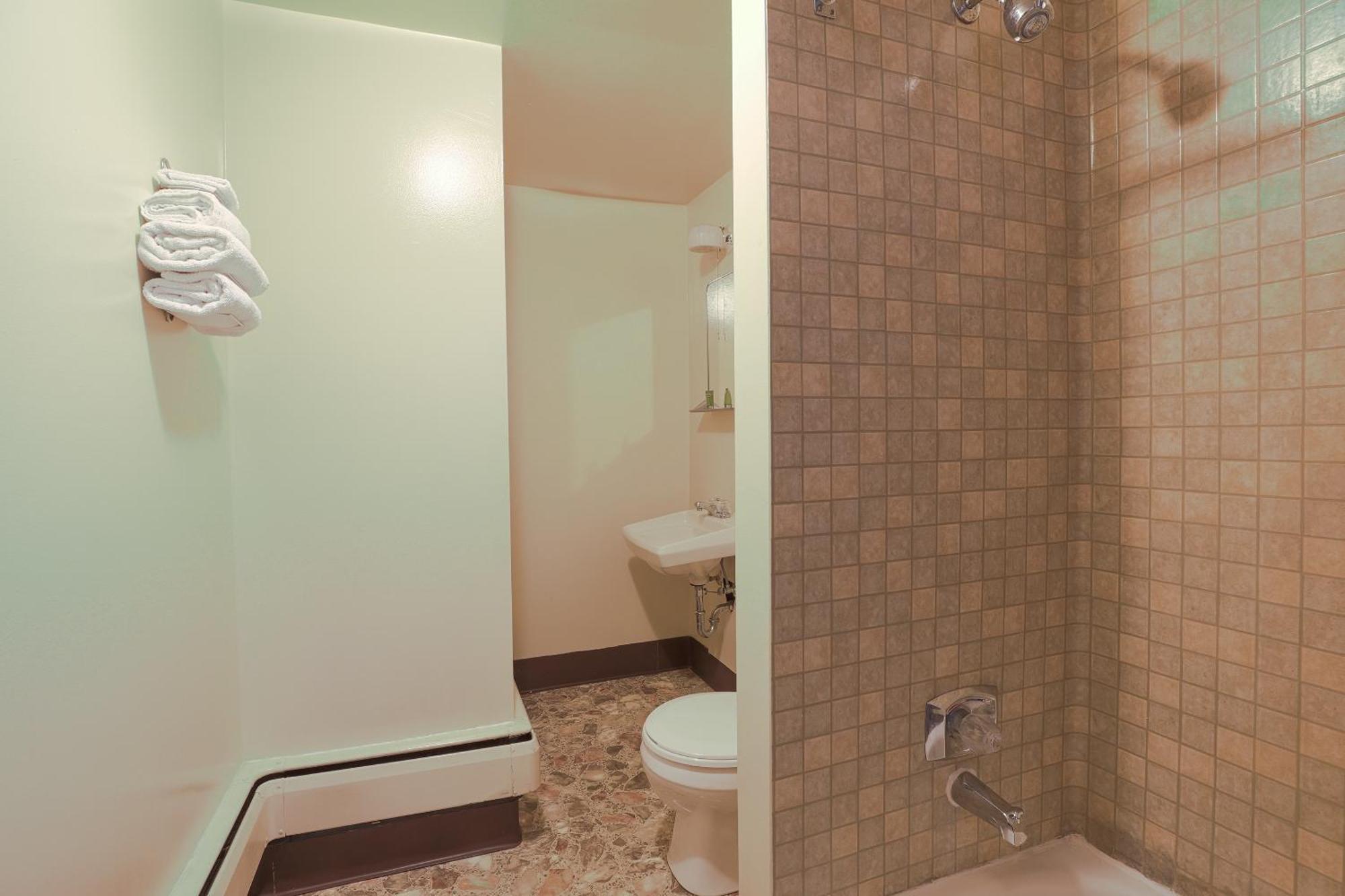 Love Hotels Silver Street By Oyo At Hurley Wi المظهر الخارجي الصورة