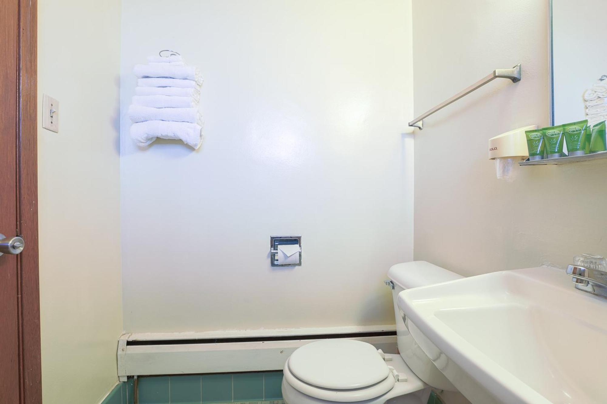 Love Hotels Silver Street By Oyo At Hurley Wi المظهر الخارجي الصورة